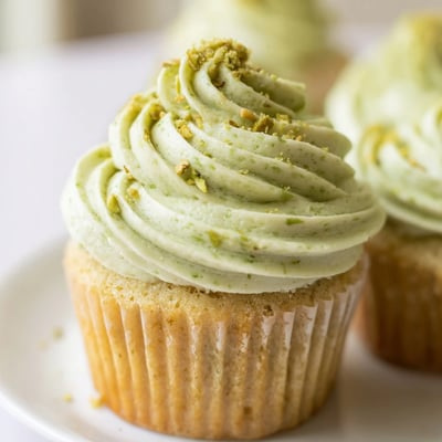 Fluffy Pistachio Cupcakes Buttercream